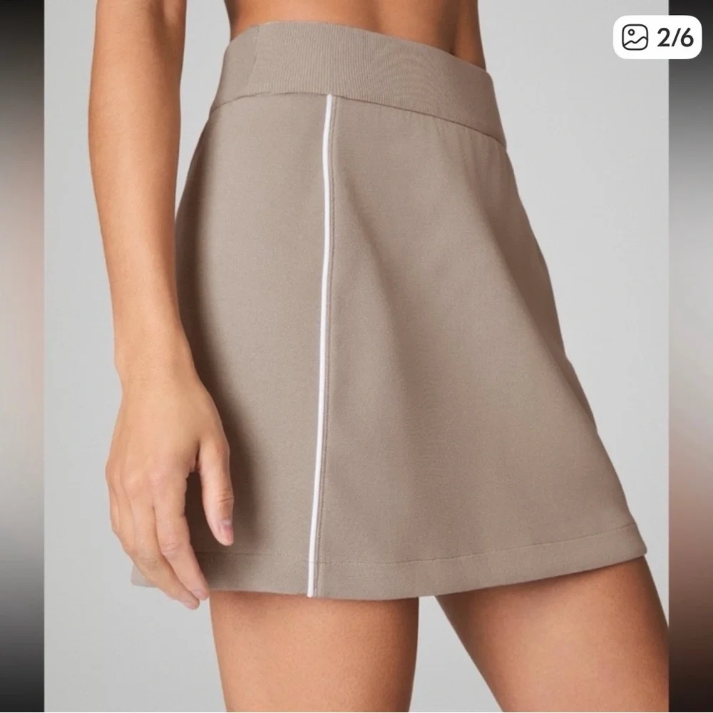 SPANX Taupe Athletic Skort with White Contrast Piping M - Picture 2 of 4